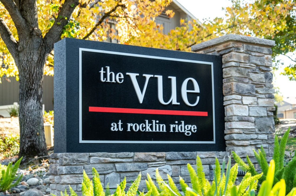 a stone monument sign for the vue at rockin ridge