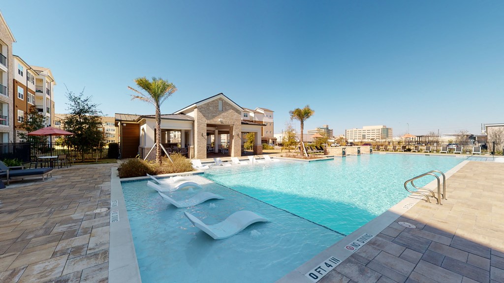 pool at the bradley braddock road station apartments