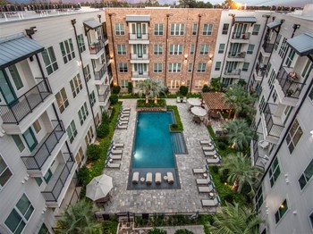Pool Courtyard - Photo Gallery 3