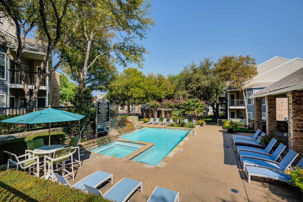 the preserve at ballantyne commons pool and patio with chairs and umbrellas