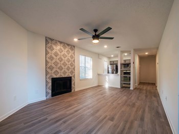 12001 Metric Blvd 1-2 Beds Apartment for Rent - Photo Gallery 5