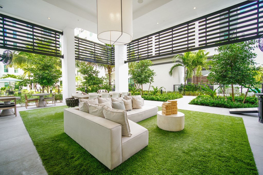 Outdoor Space Apartment Florida