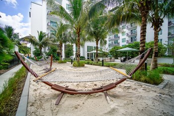 Outdoor Space Apartment Florida - Photo Gallery 29