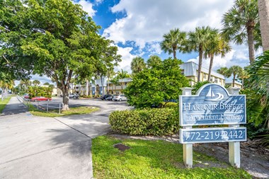 1201 SE Palm Beach Road 2 Beds Apartment for Rent - Photo Gallery 1