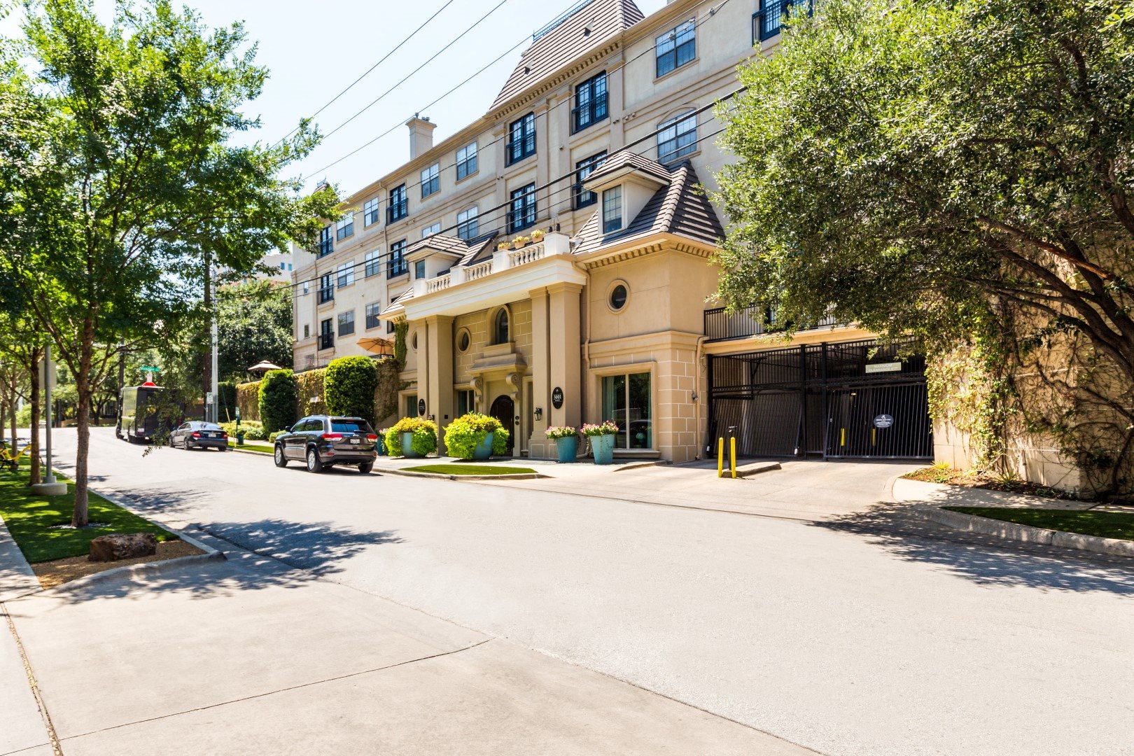 Photos and Video of Vines at Turtle Creek in Dallas, TX