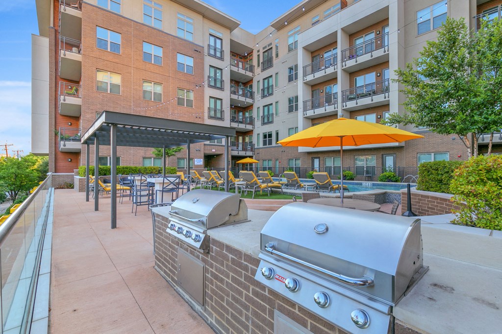 grilling stations uptown dallas apartments