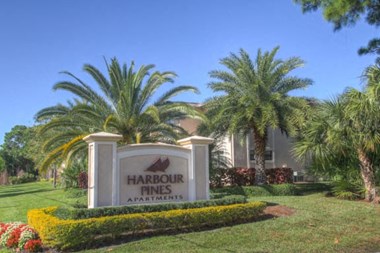 1810 SE Pinewood Trl 1-2 Beds Apartment for Rent - Photo Gallery 1