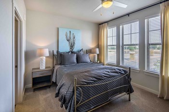 10001 North Fwy 1-3 Beds Apartment for Rent - Photo Gallery 4