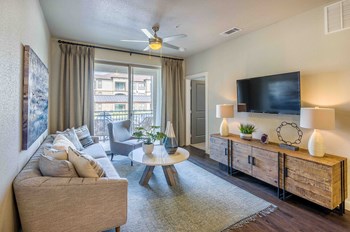 10001 North Fwy 1-3 Beds Apartment for Rent - Photo Gallery 3