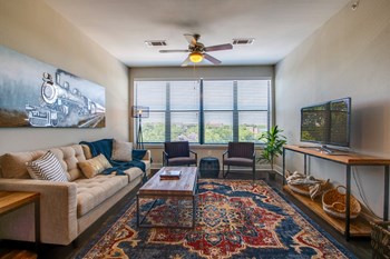 fort worth apartments for rent with lots of natural light - Photo Gallery 8