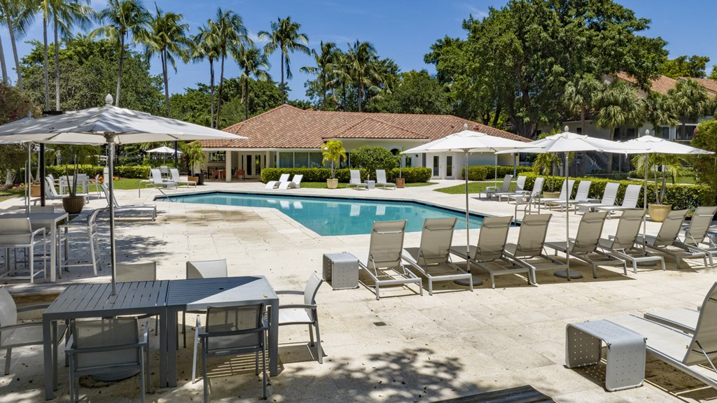 the swimming pool at the resort at longboat key club