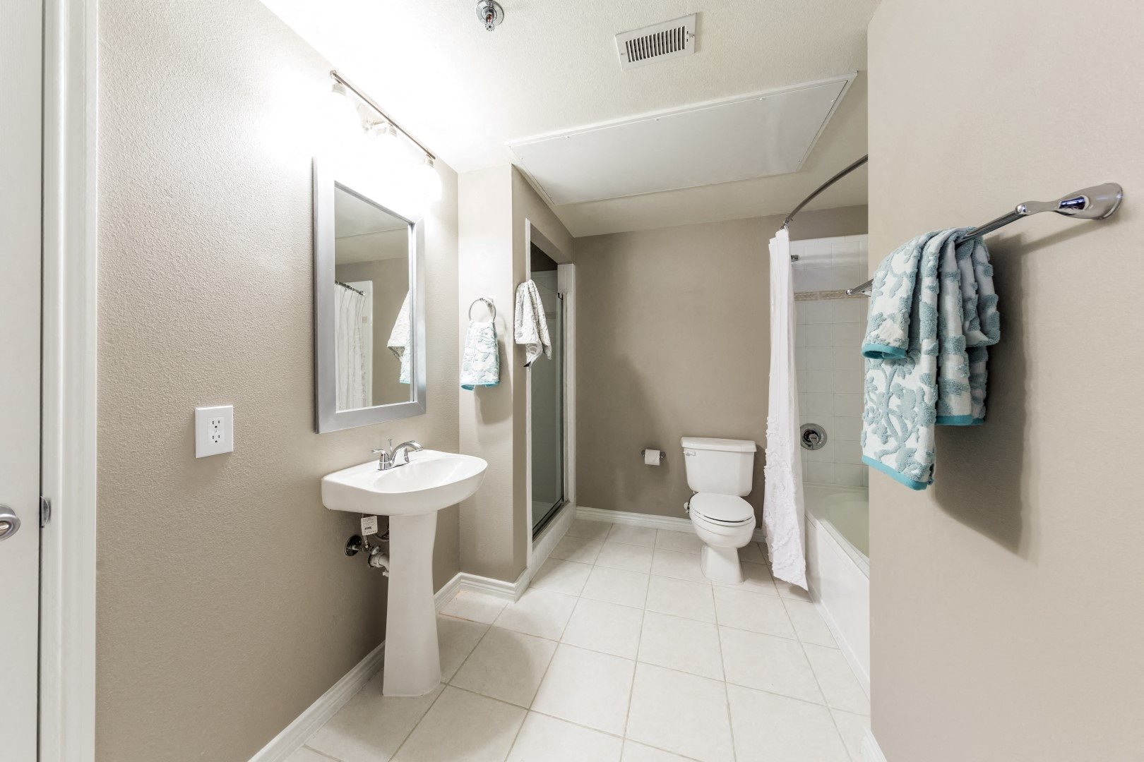 Photos and Video of Vines at Turtle Creek in Dallas, TX