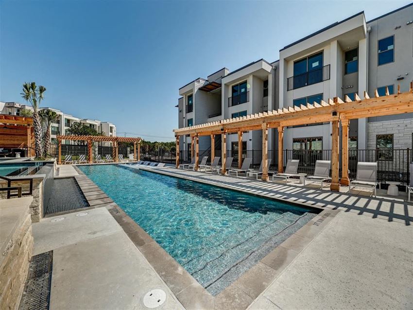 saint_mary_pool_1 in austin tx apartments - Photo Gallery 1