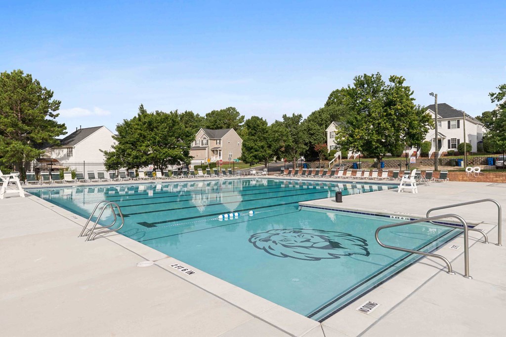the swimming pool at the estates at johnsbury apartments