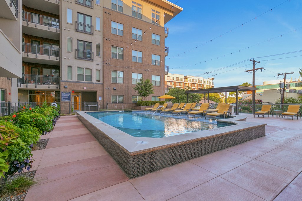 uptown dallas apartments with a pool