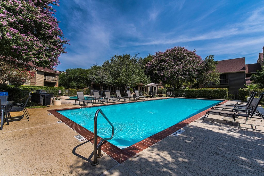 swimming pool in austin texas apartments