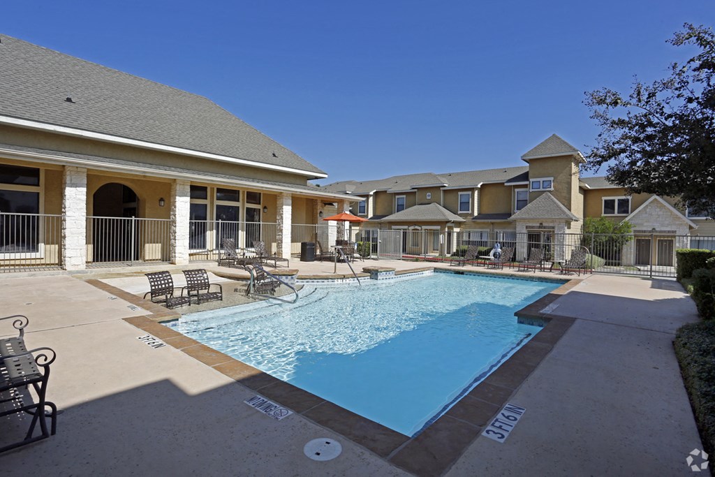 san antonio townhomes with a swimming pool