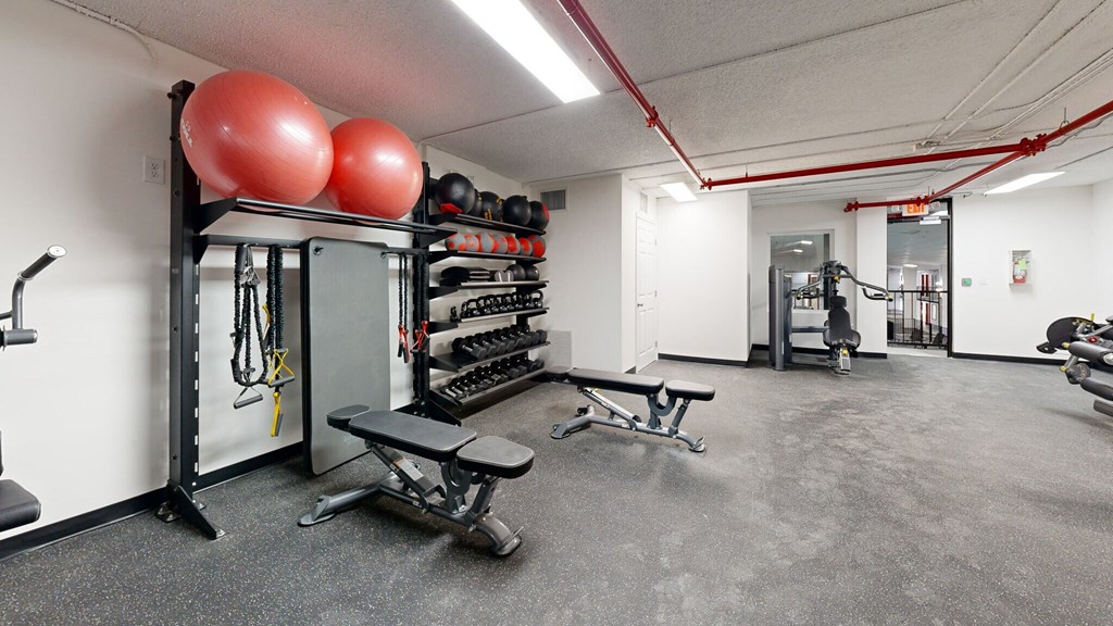 the gym at the monarch apartments