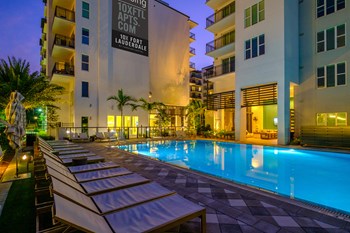 night pool - Photo Gallery 41