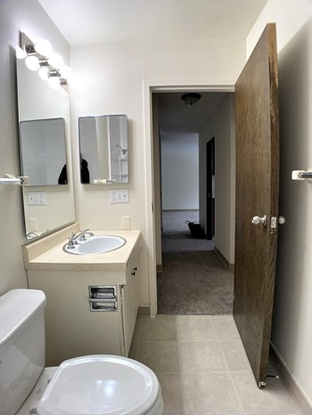 Bathroom 2E - Photo Gallery 6