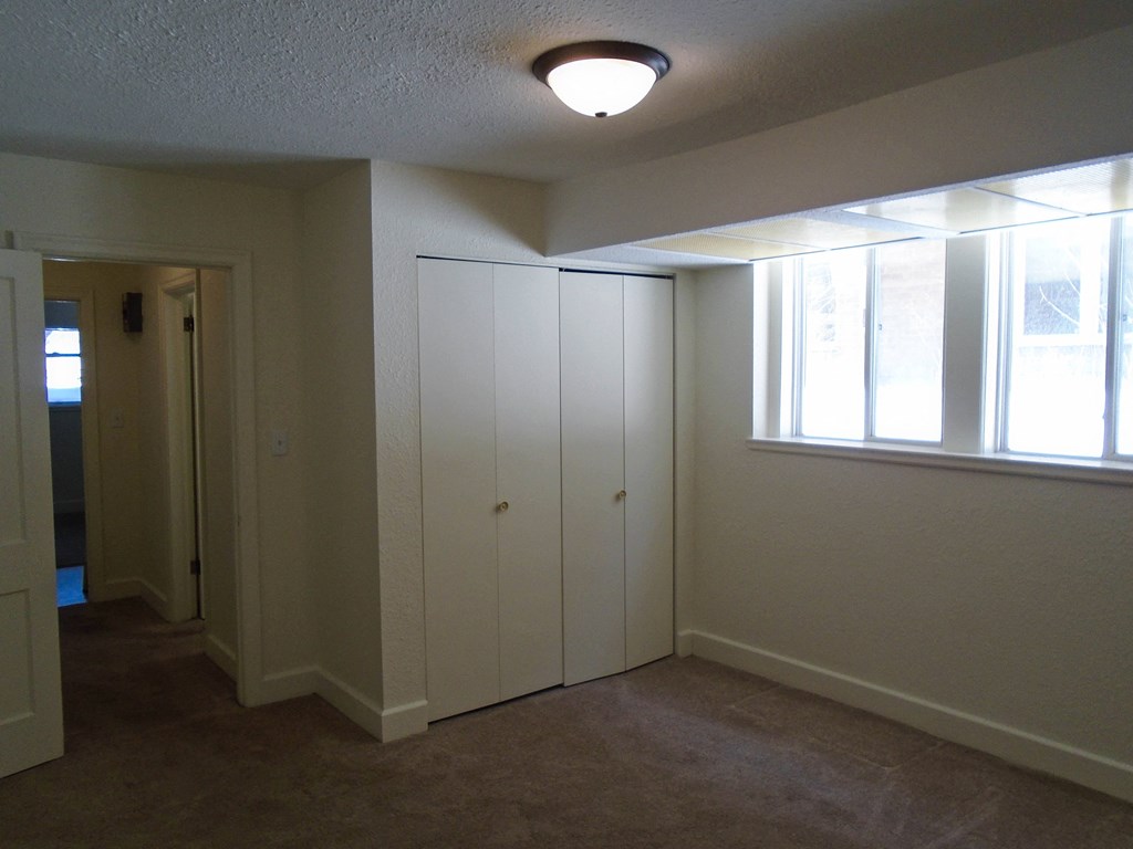 Town & Country Apts is a similar property to Pivot located in St Paul