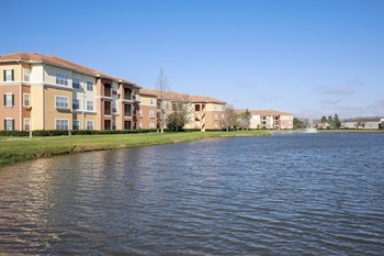Rapallo exterior photo of the building by the lake. - Photo Gallery 4