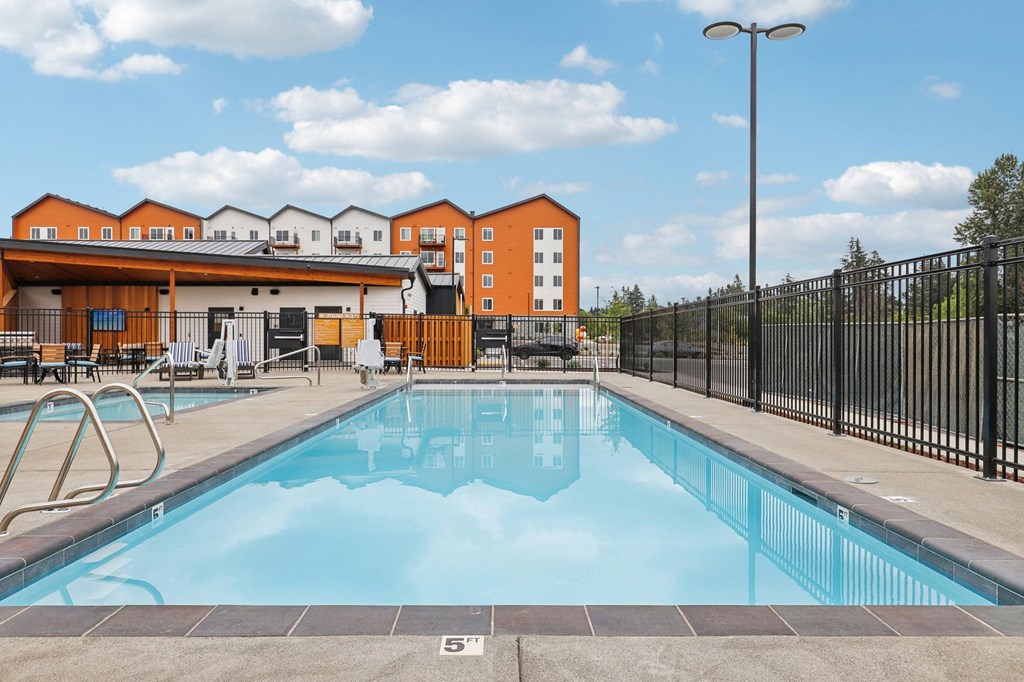 Pool and spa at Mill on Maple at The Mill on Maple Apartments, Oregon City, 97045