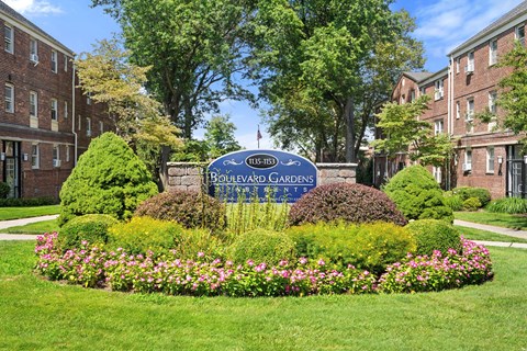 A sign in front of a building that says Boulevard Gardens.