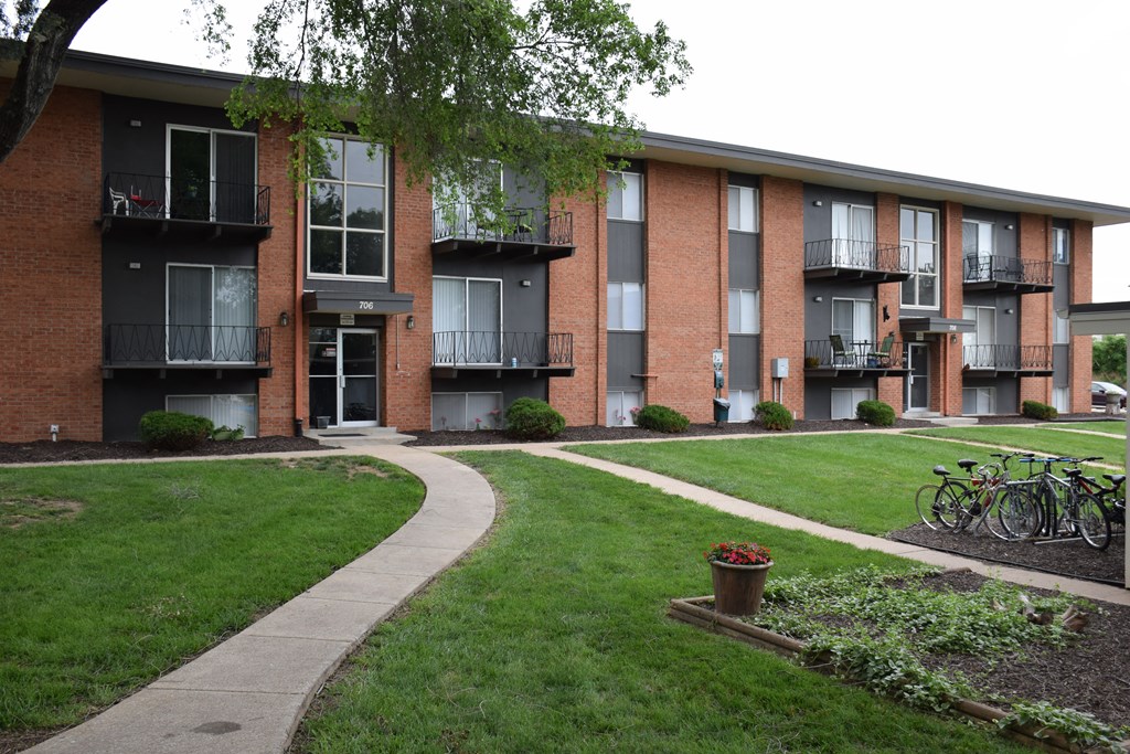 Blue Springs Apartments Exterior