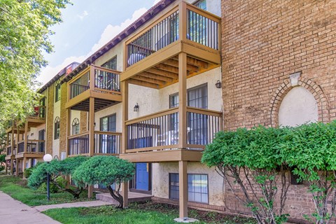 El Chaparral Apartments Exterior