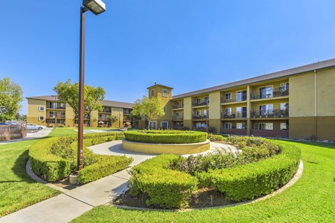 Home Garden Exterior at River Run Apartments, Corona