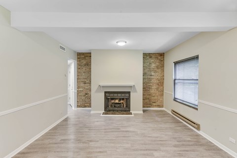 Spacious Room at Scotland Yard Apartments, Illinois
