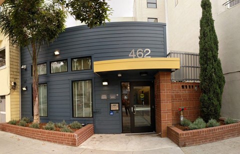 The front of a building with the number 462 on it.
