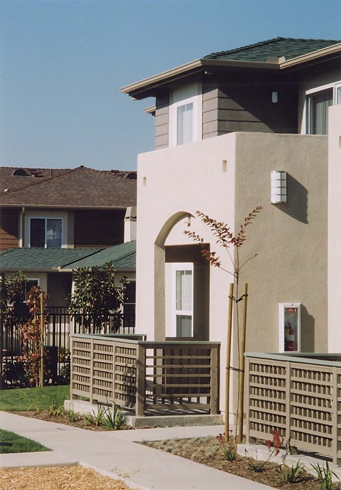 A house with a green lawn and a fence.