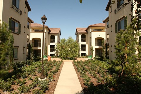 A row of houses with a pathway in the middle.
