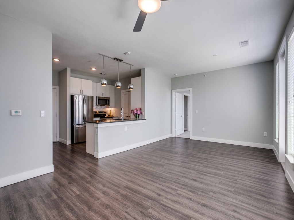 Dramatic 9- to 11- foot ceilings throughout