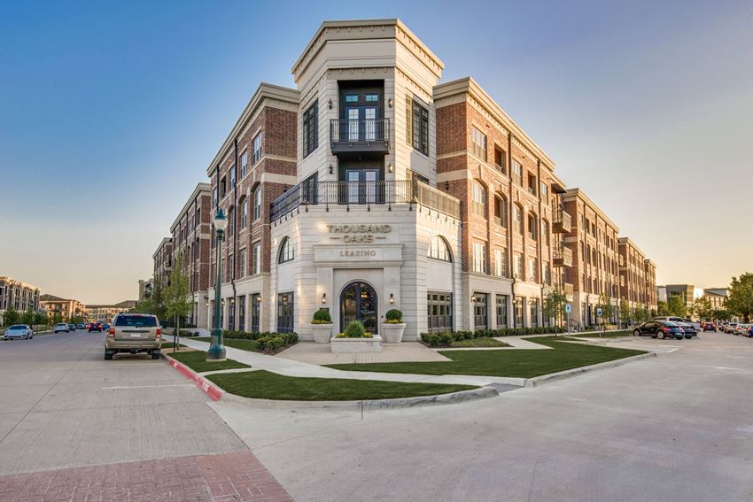 Thousand Oaks Leasing Center Thousand Oaks Leasing Center