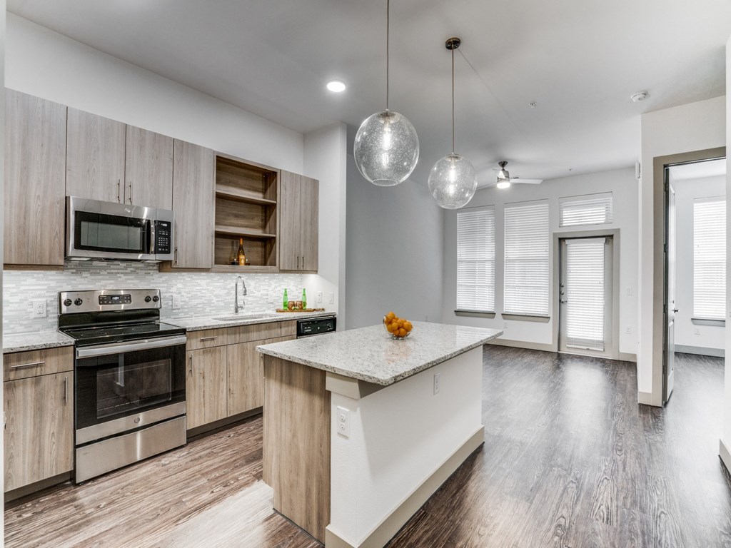 Granite Dining Islands & Pendant Lighting