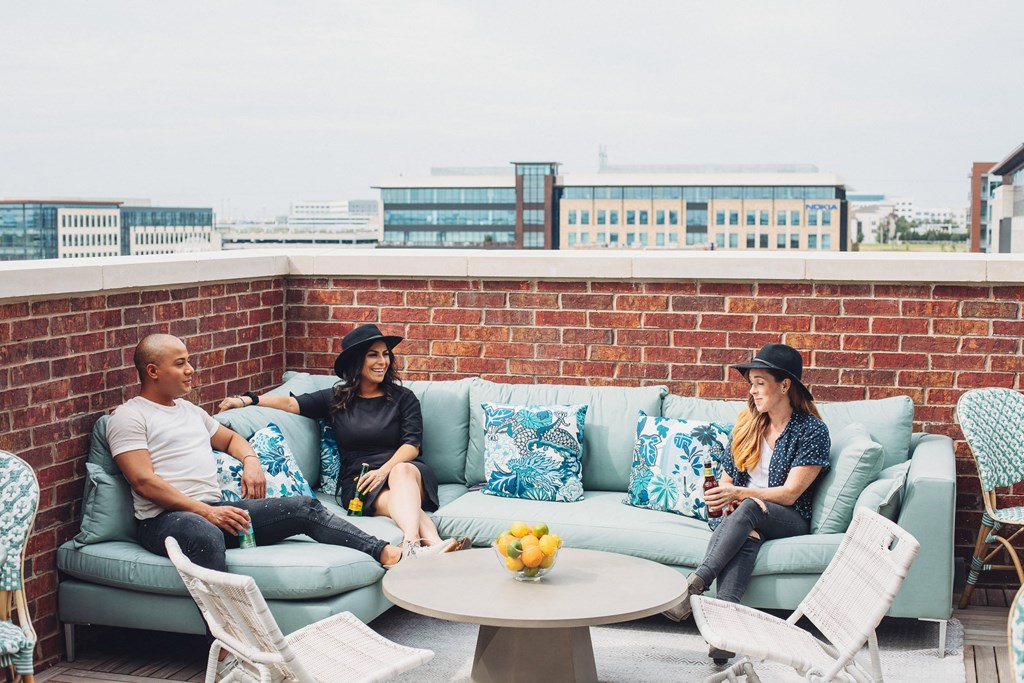 LouLou's Rooftop Club