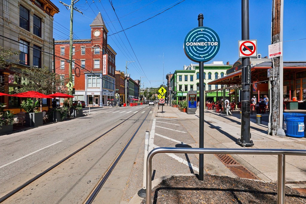 A street with a sign that says Connector.