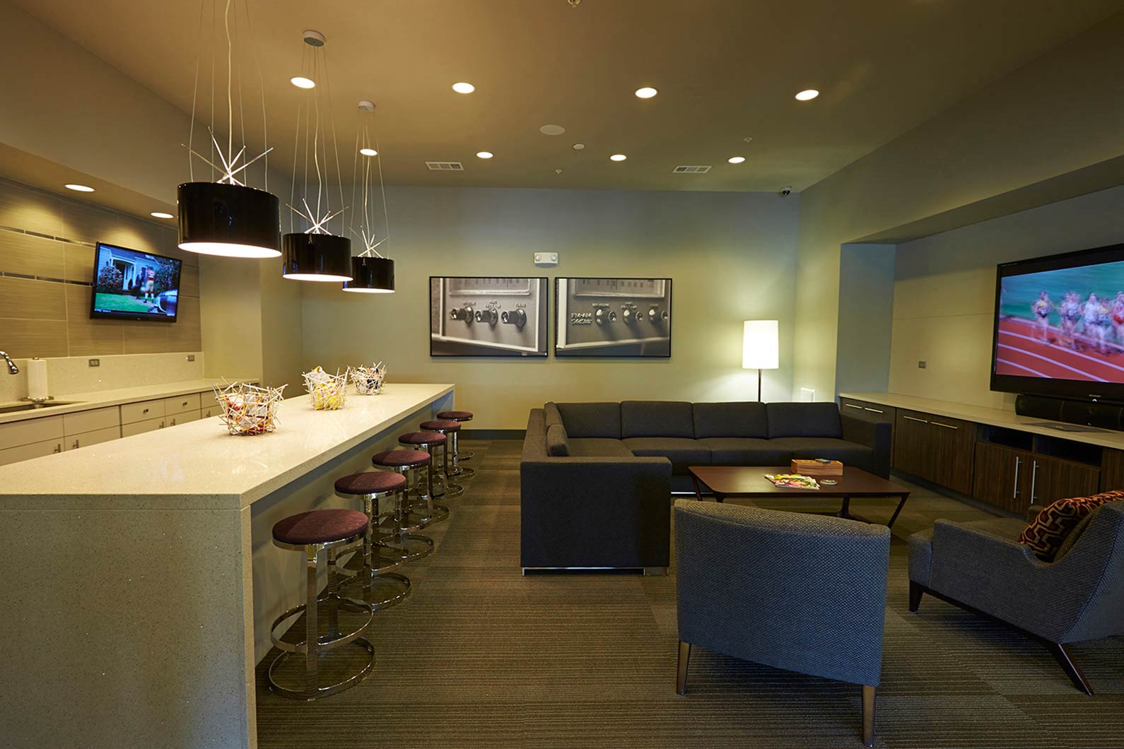 The Cole Apartments in Columbus, Indinana, Columbus apartments near Cummins, Columbus Indiana rentals, One bedroom apartment in Columbus Indiana, Two Bedroom, 1 Bedroom, 200 Jackson St Columbus IN