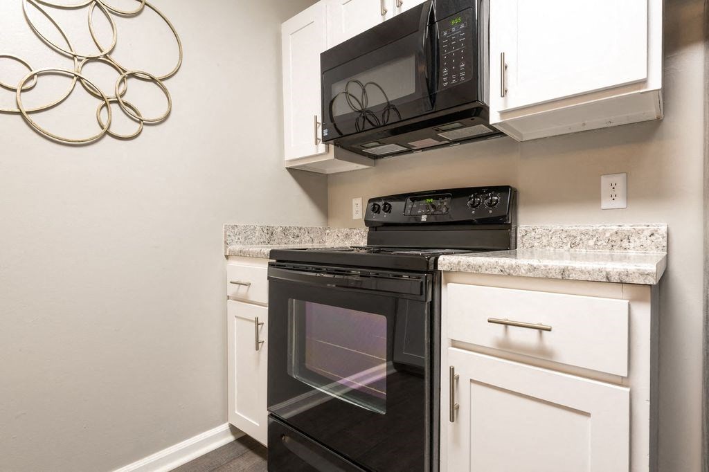 Kitchen Appliances at The Summit at Avent Ferry, Raleigh, NC, 27606