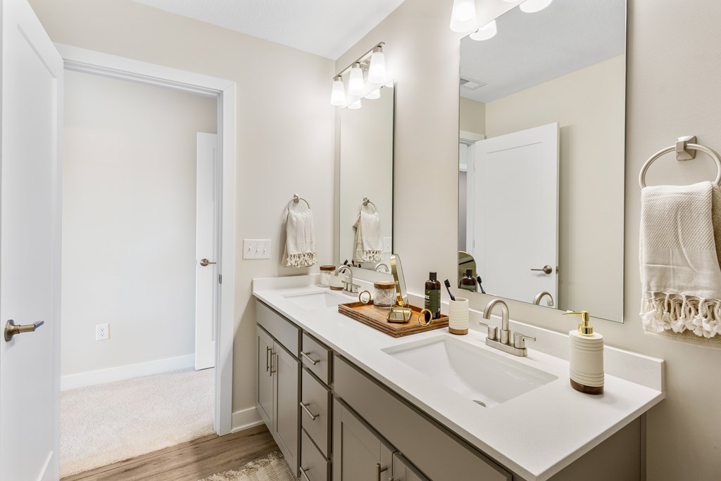 Vanity Lights at Mural Lewis Center, Lewis Center, OH