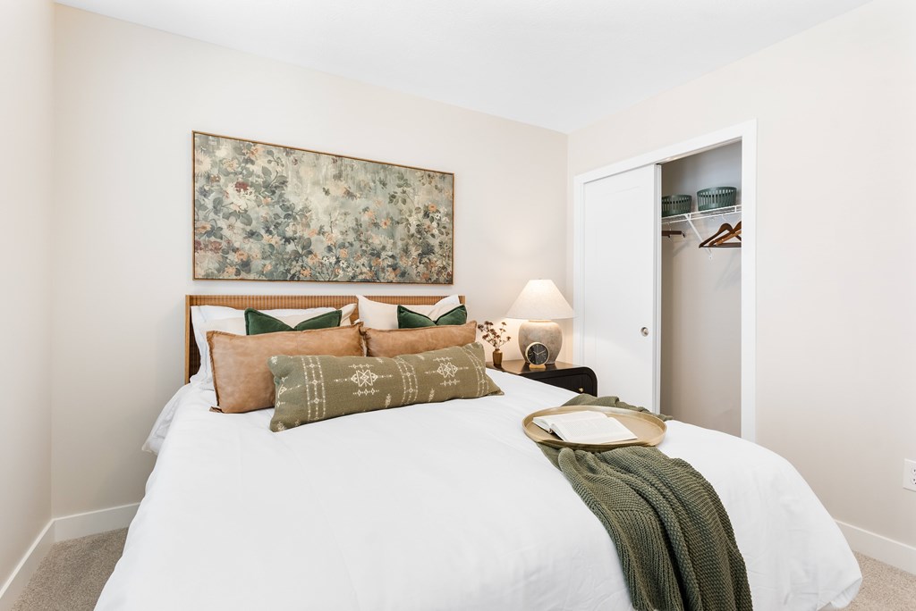 Large Bedroom at Mural Lewis Center, Lewis Center, OH, 43035