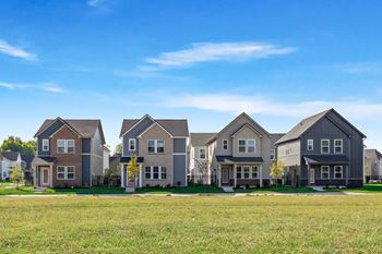 Lush Green Outdoor Spaces at Mural Lewis Center, Lewis Center, Ohio