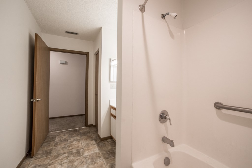 tile bathroom with bath tub 
