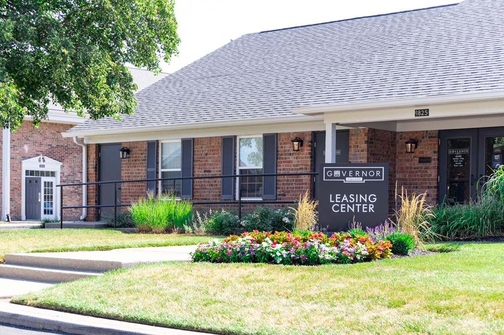 Leasing Office Exterior at Governor Square Apartments, Indiana