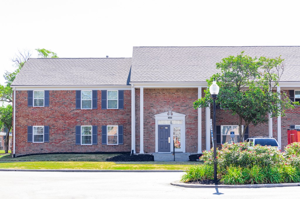 Exquisite Exterior Designs at Governor Square Apartments, Carmel