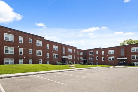 Monon Court Apartments in Broad Ripple with affordable one- and two-bedroom floor plans and parking near the Monon Trail.