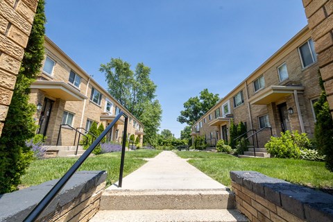 Monon Court courtyard community in Broad Ripple offering affordable one- and two-bedroom apartments close to Monon Trail access.
